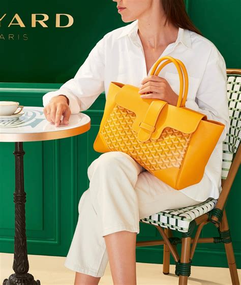 pursebop goyard.